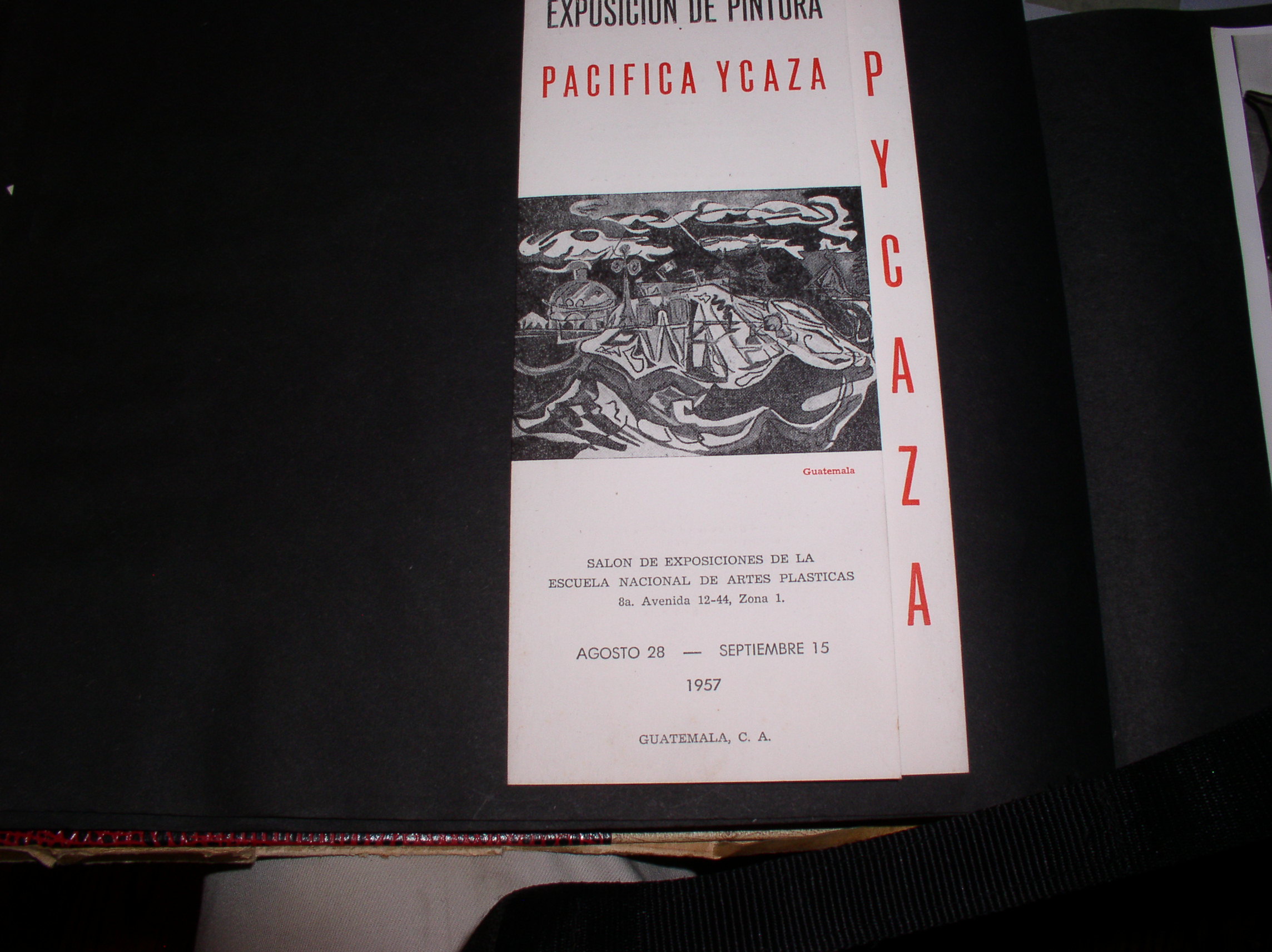 Recorte de prensa de exposición de Pacífica Ycaza en Guatemala